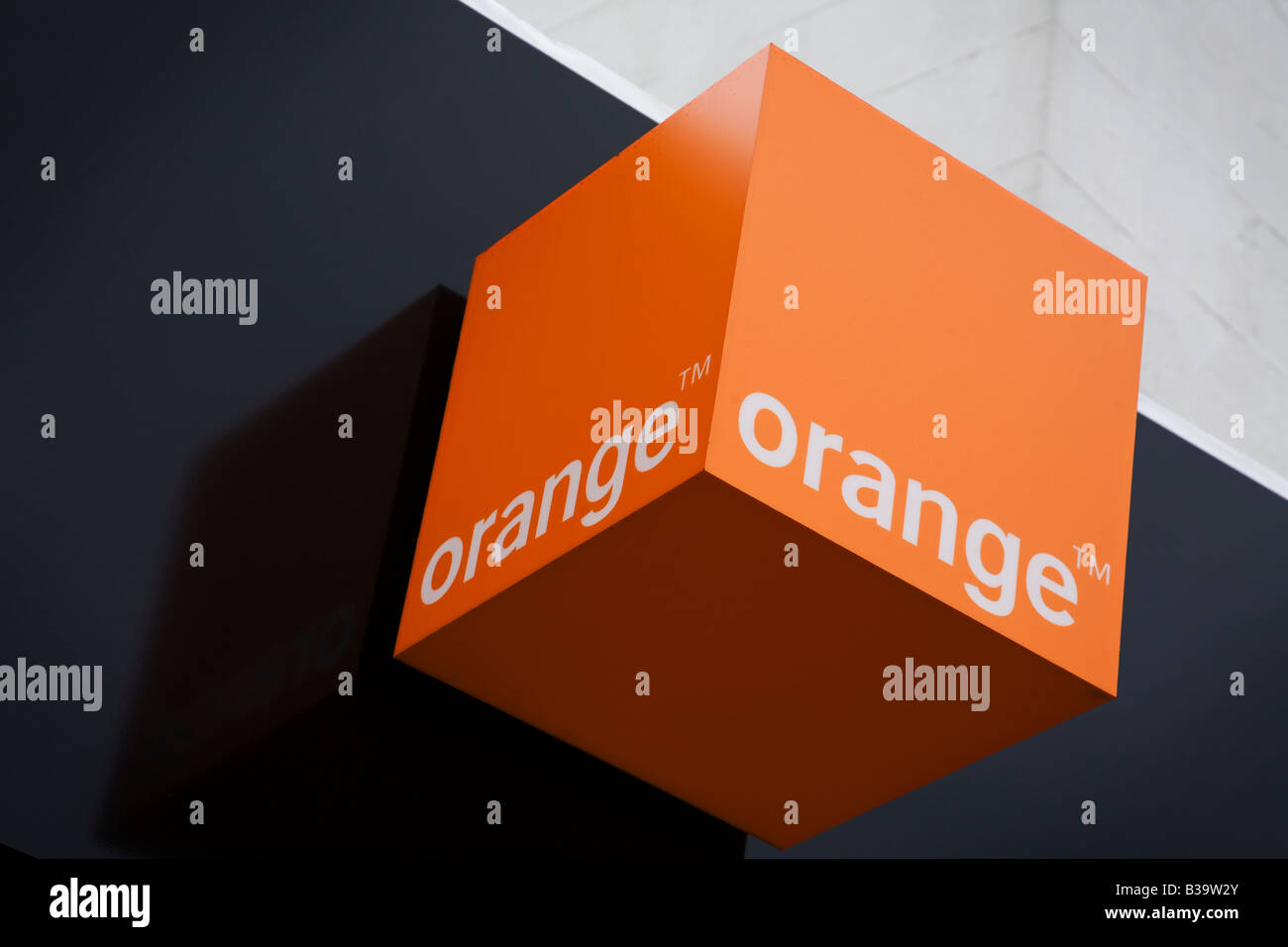 Orange mobile shop logo Banque de photographies et d'images à haute  résolution - Alamy