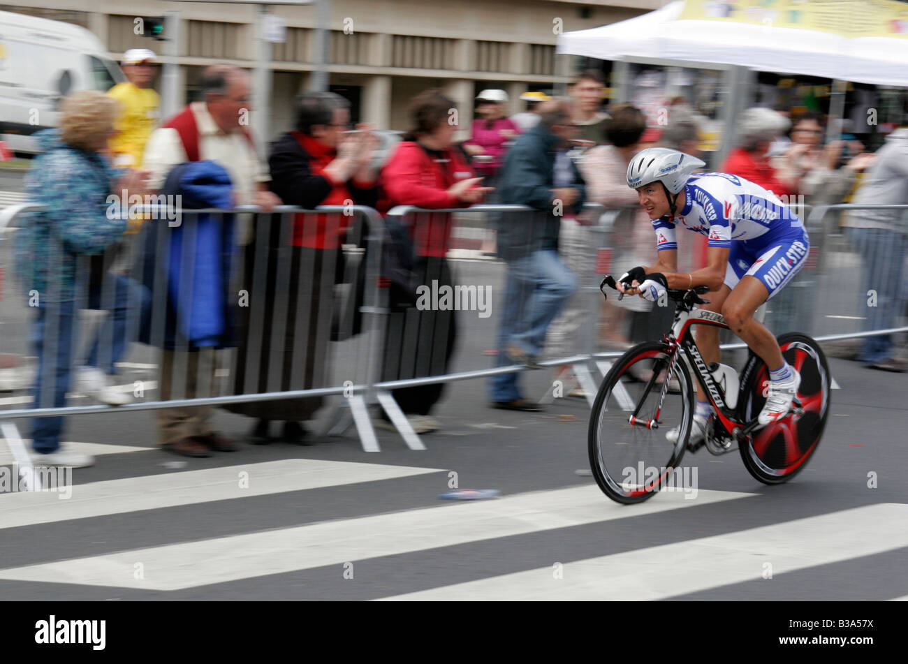 Un cycliste de l'équipe Quick Step à la Cholet montre à la Tour de France 2008 Banque D'Images