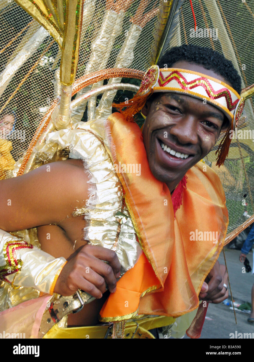 Fêtards UK défilant à Notting Hill Carnival LE PLUS GRAND EN EUROPE Londres Angleterre Photo Julio Etchart Banque D'Images