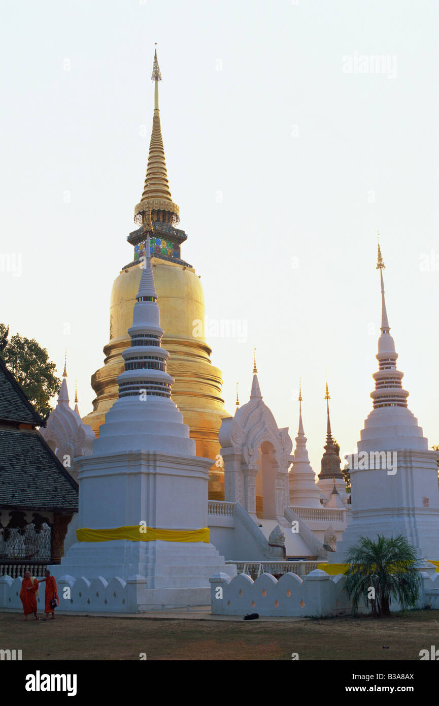 La Thaïlande, Chiang Mai, le Wat Suan Dok au crépuscule Banque D'Images La Thaïlande, Chiang Mai, le Wat Suan Dok au crépuscule Banque D'Images
