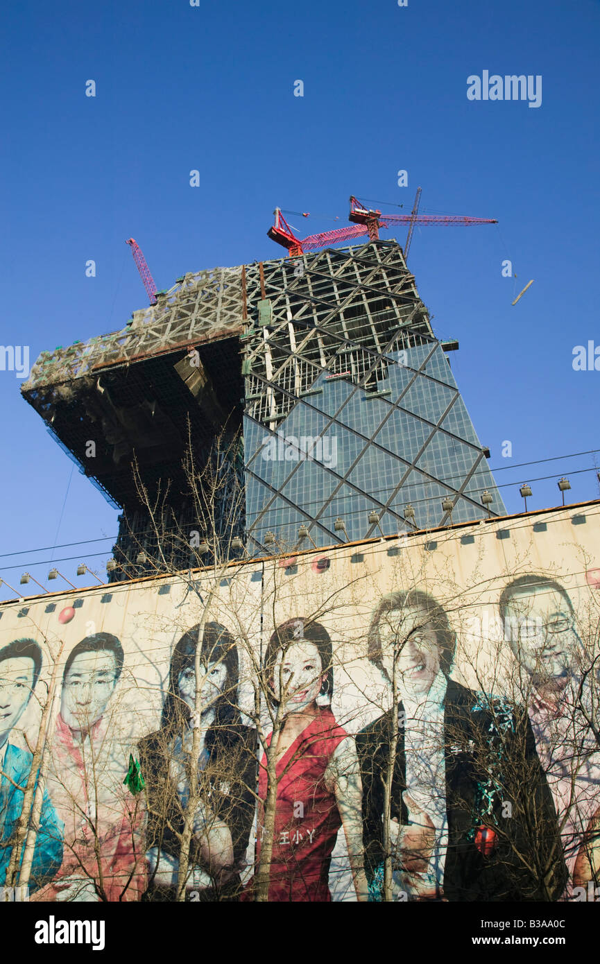 La Chine, Beijing, Haidian District, CCTV building construction (par Rem Koolhaas) Banque D'Images
