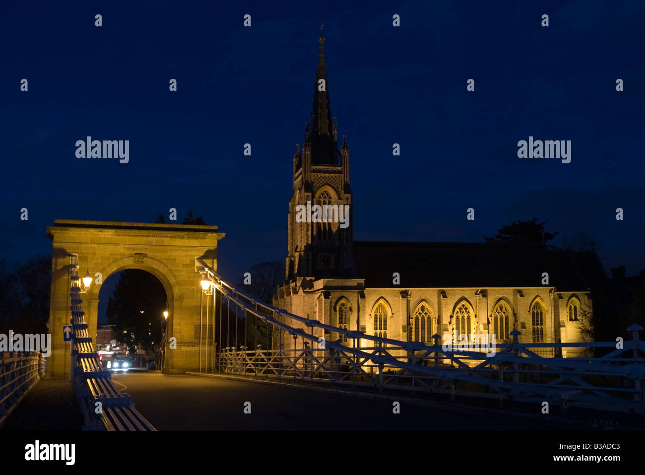 Marlow Suspension Bridge Tous les Saints de l'église paroissiale de Buckinghamshire Banque D'Images