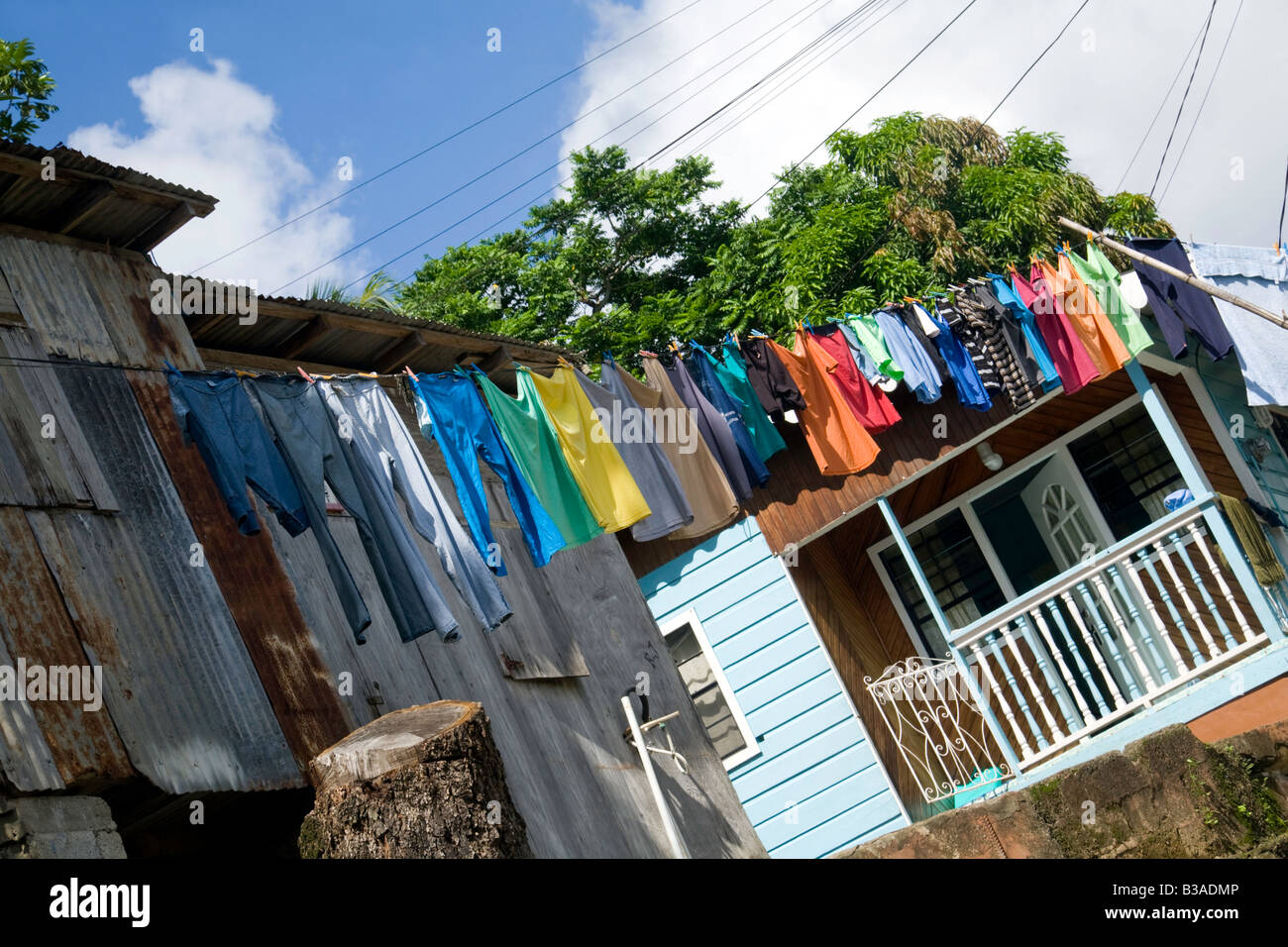 Lave-colorés sur la ligne, St Lucia, "West Indies" Banque D'Images