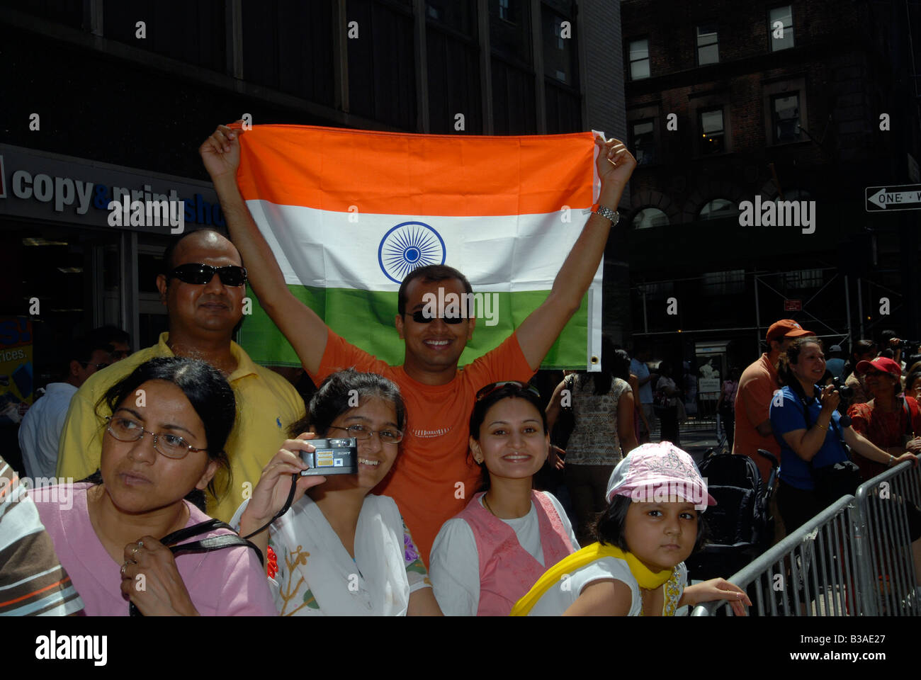 Les Indiens américains de tri state zone autour de New York regardez l'Indian Independence Day Parade sur Madison Ave Banque D'Images