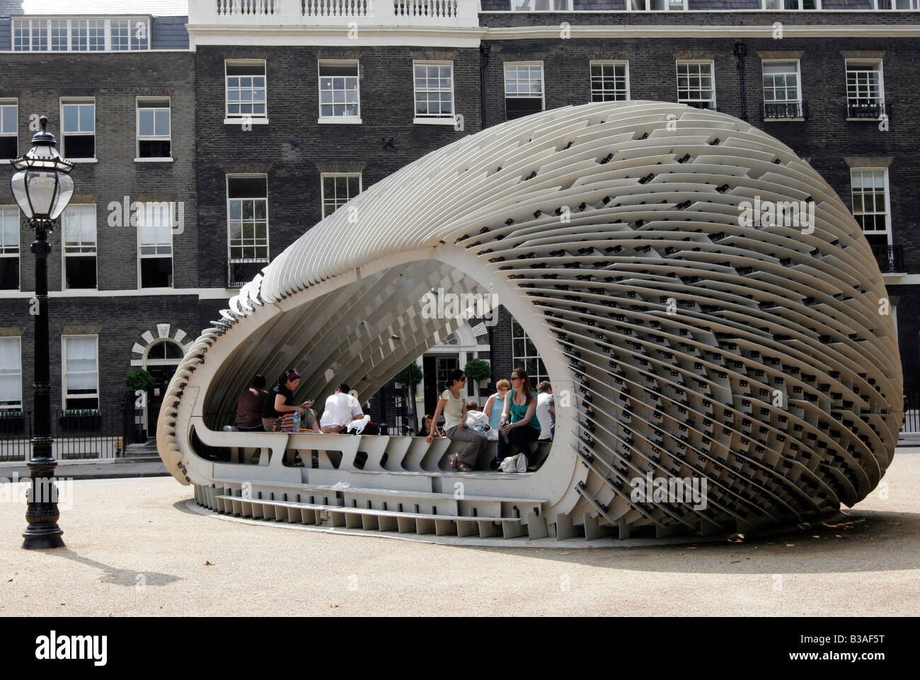 Pavillon temporaire conçue par les étudiants en architecture placé à Bedford Square, au centre de Londres Banque D'Images