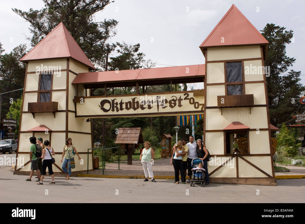 Oktoberfest 2007 sign dans la place principale de Villa General Belgrano un café traditionnel celebration party dans Cordoba Argentine Banque D'Images