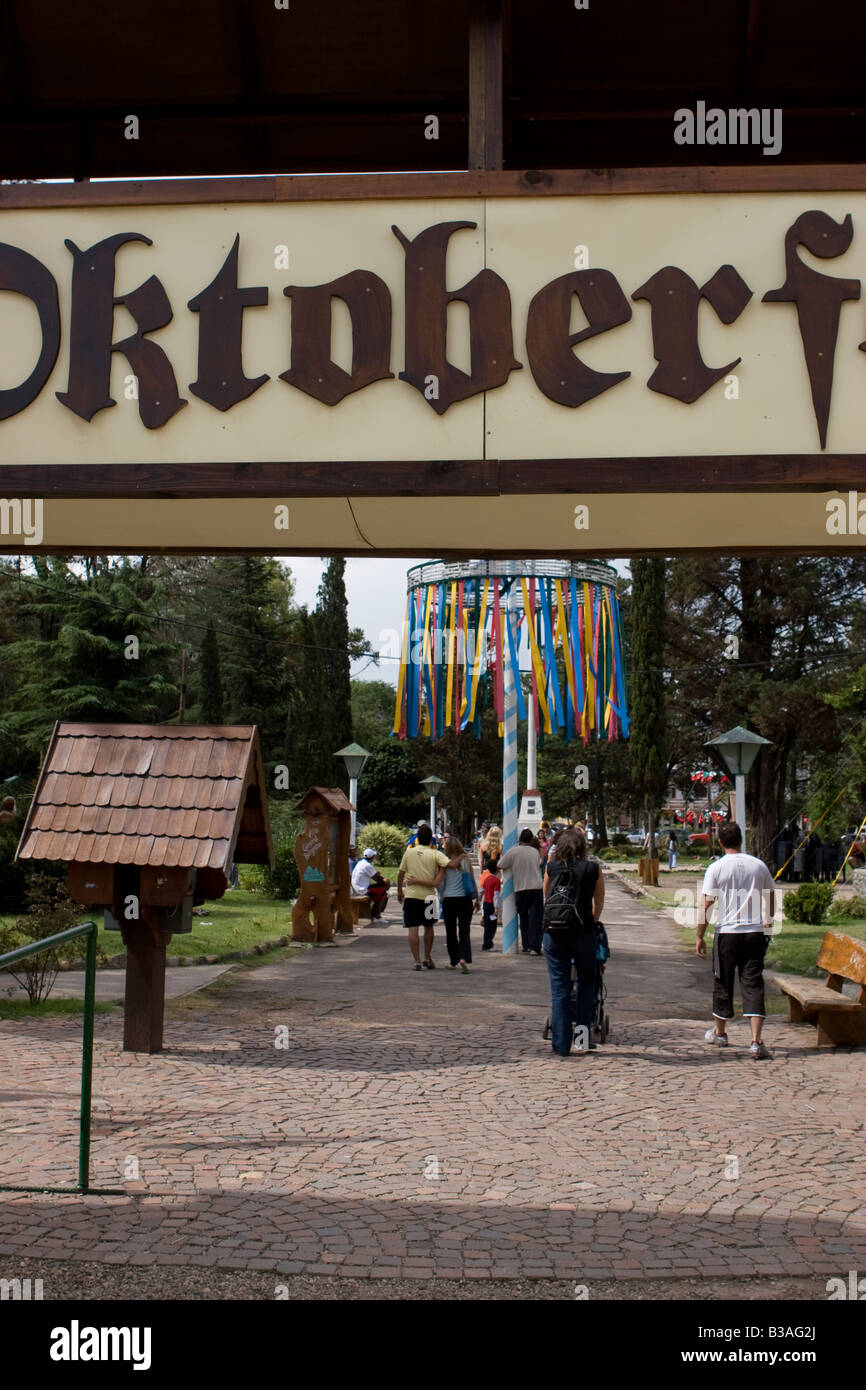 Oktoberfest 2007 sign dans la place principale de Villa General Belgrano un café traditionnel celebration party dans Cordoba Argentine Banque D'Images