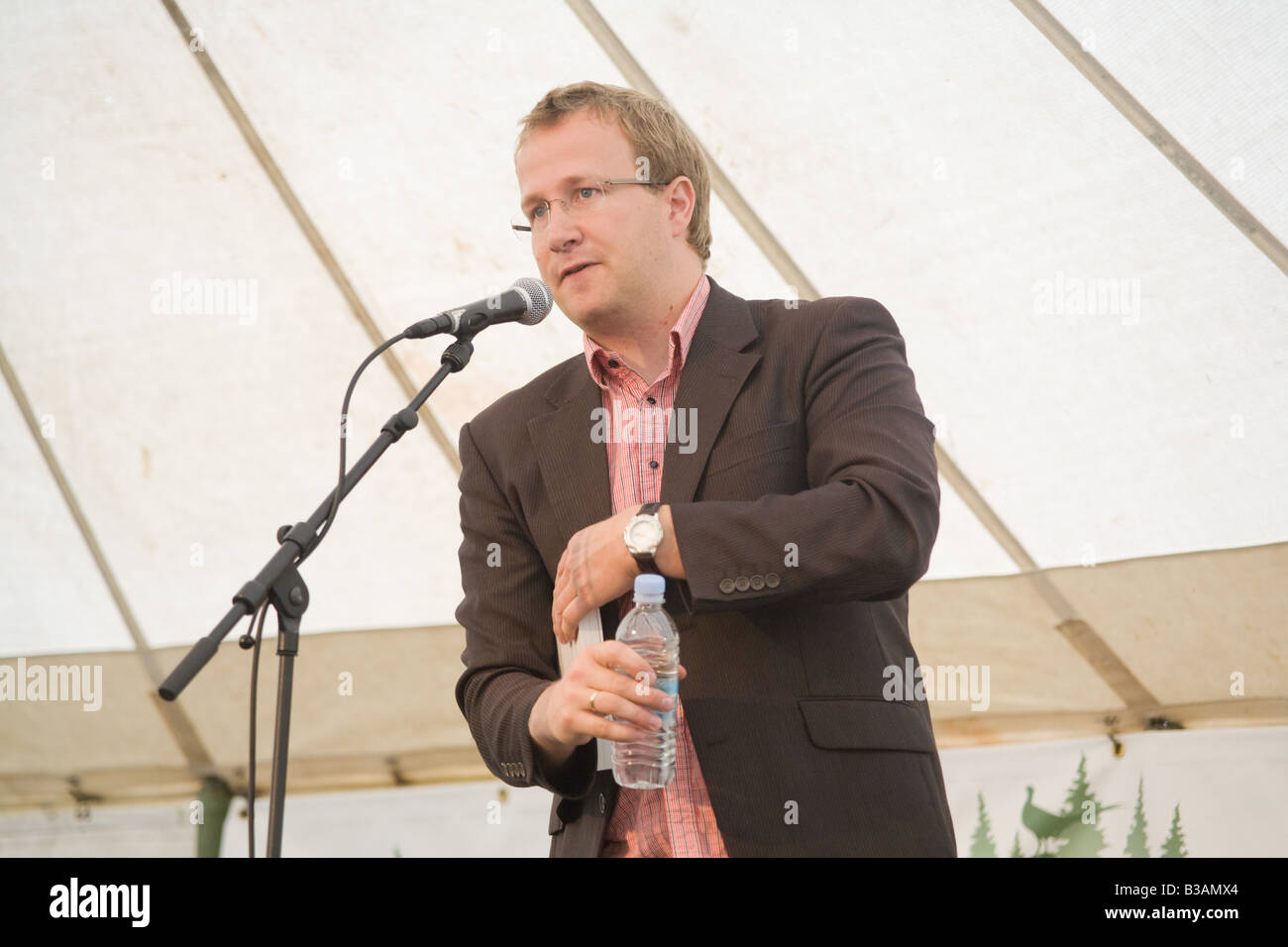 Andri Snaer Magnason littéraire dans la tente au Greenman festival 2008 Brecon Beacons William Henri Gebhard (1827-1905) Pays de Galles U K Banque D'Images