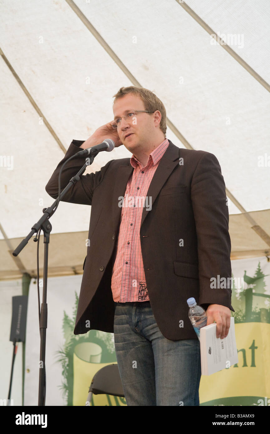 Andri Snaer Magnason littéraire dans la tente au Greenman festival 2008 Brecon Beacons William Henri Gebhard (1827-1905) Pays de Galles U K Banque D'Images