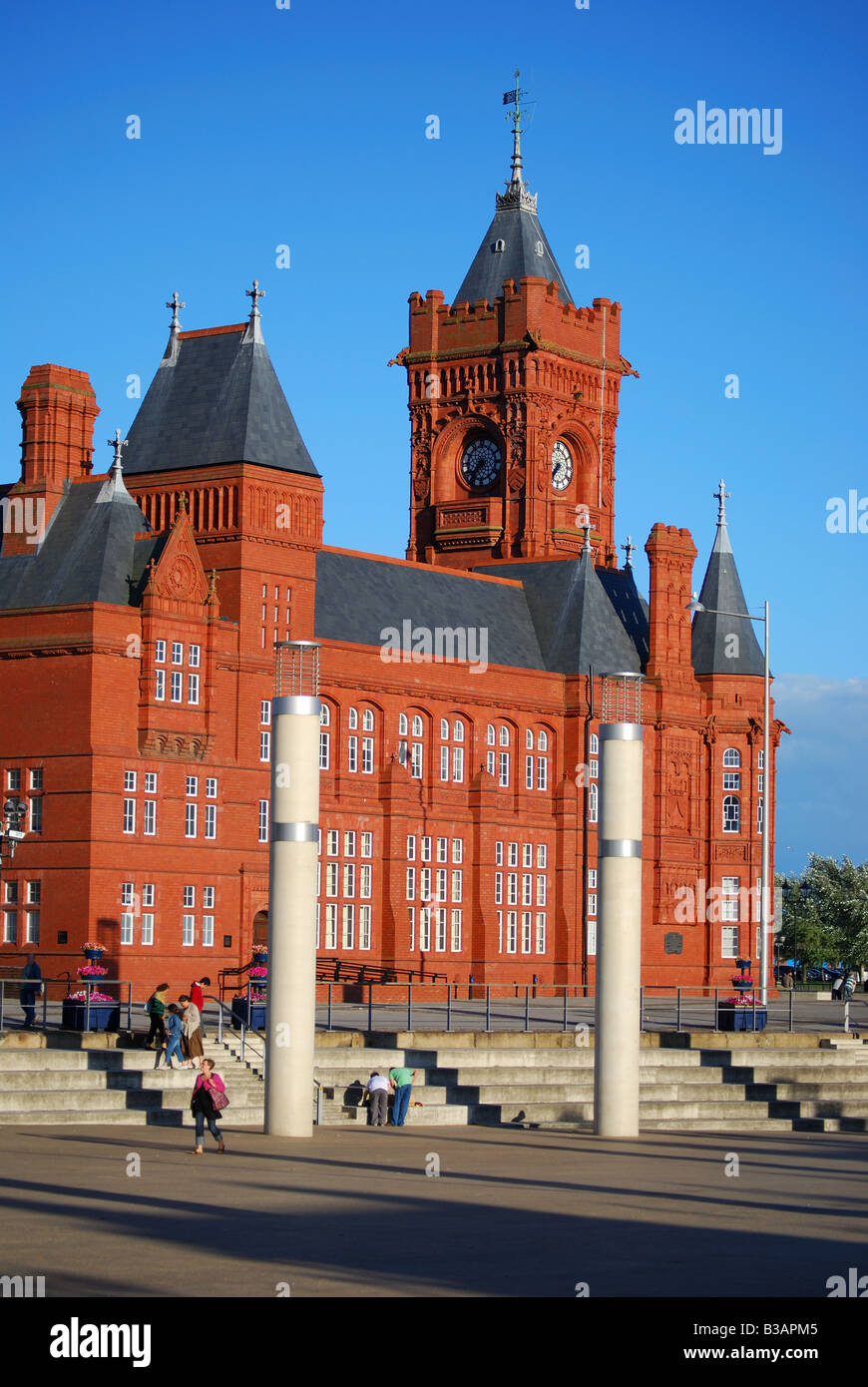 La Pierhead Building et Roald Dahl Plass, la baie de Cardiff, Cardiff, Pays de Galles, Royaume-Uni Banque D'Images