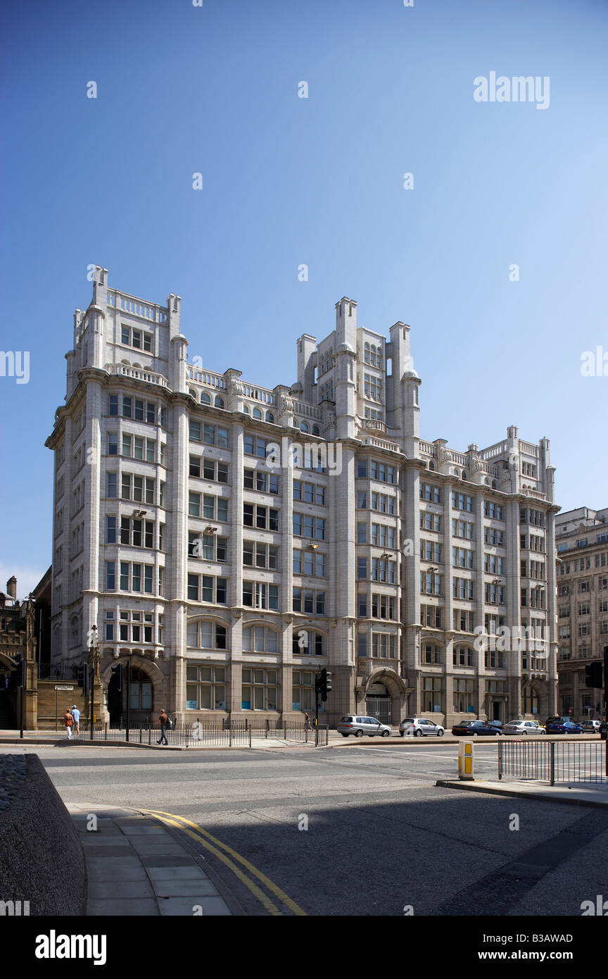 Bâtiment tour à Liverpool UK Banque D'Images