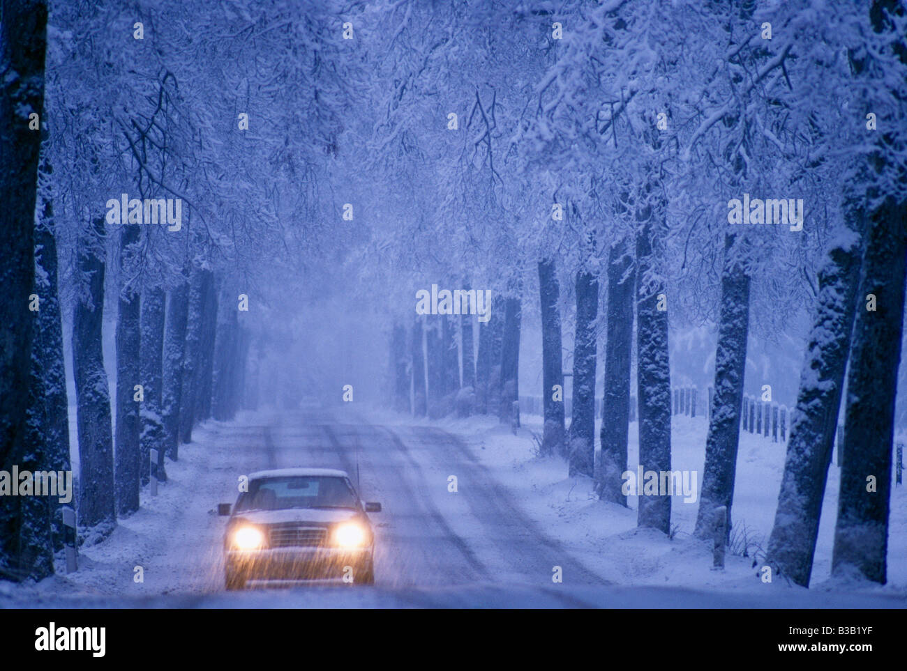 La conduite en hiver nr Fussen, Bavière, Allemagne Banque D'Images