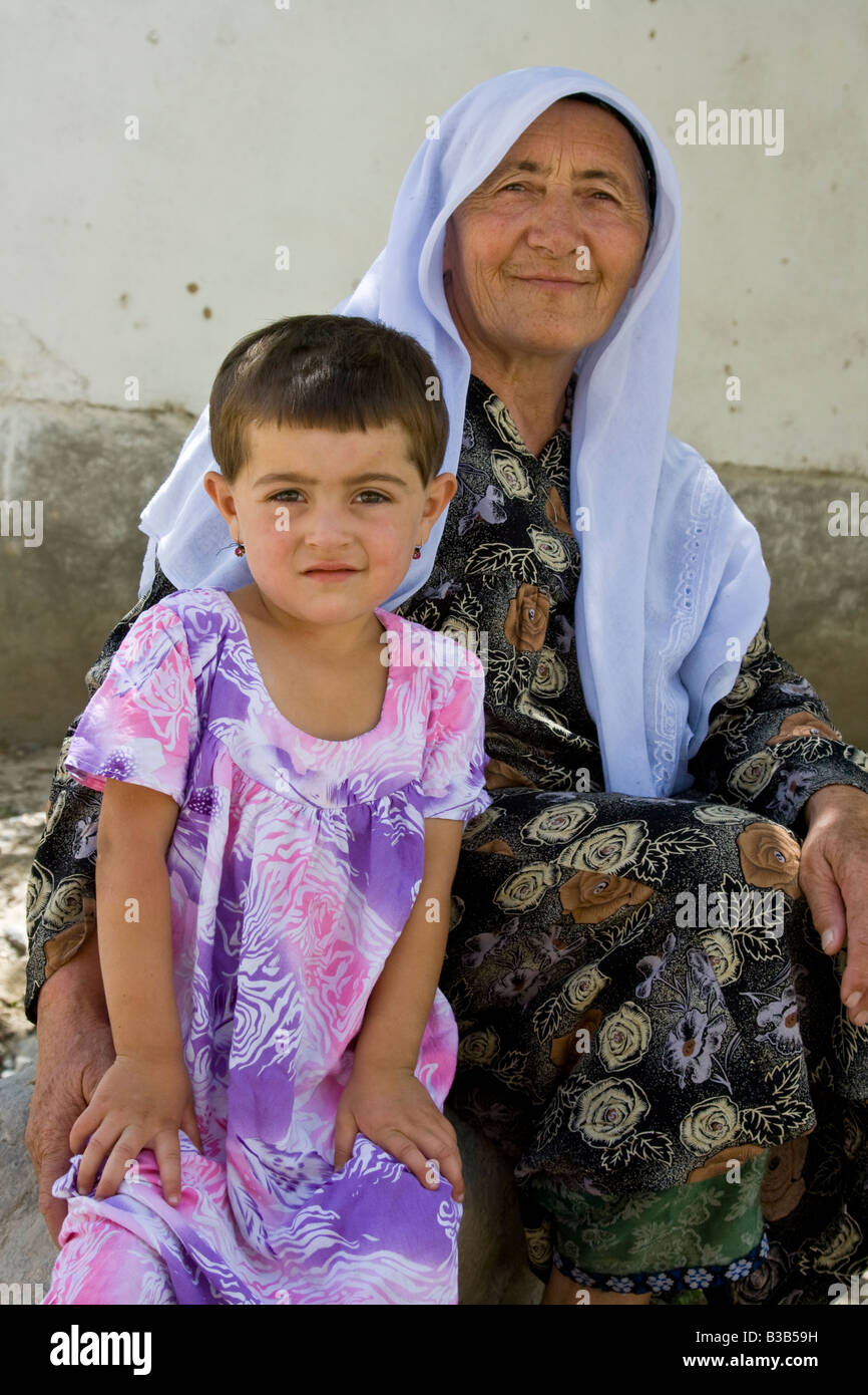 Femme et fille tadjike à Penjikent Tadjikistan Banque D'Images