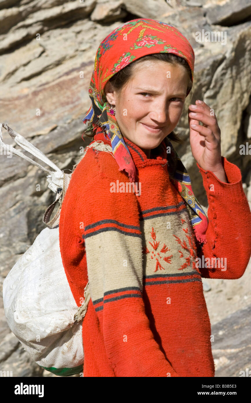 Jeune Berger Girl à Yamchun dans la vallée de Wakhan au Tadjikistan Banque D'Images