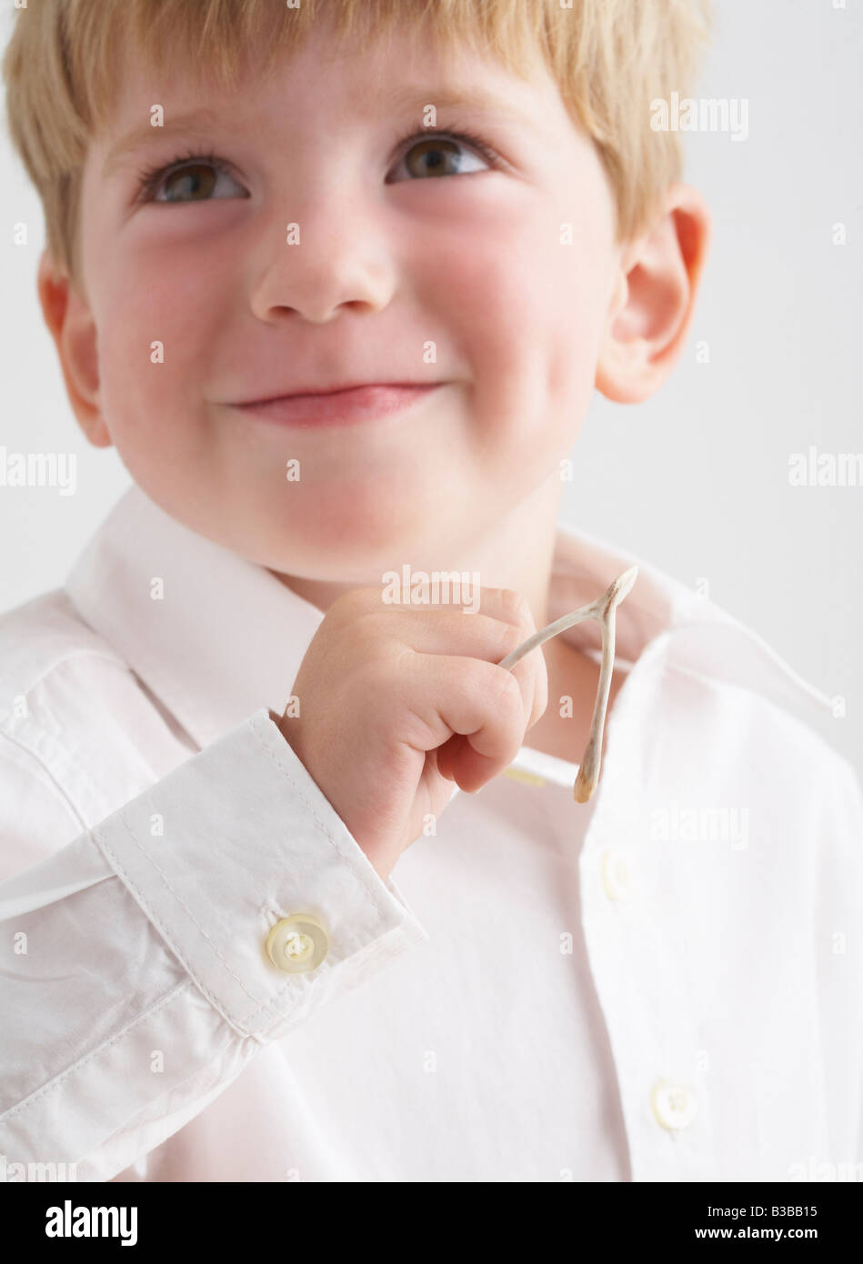 Portrait of Boy Holding Triangle inférieur Banque D'Images