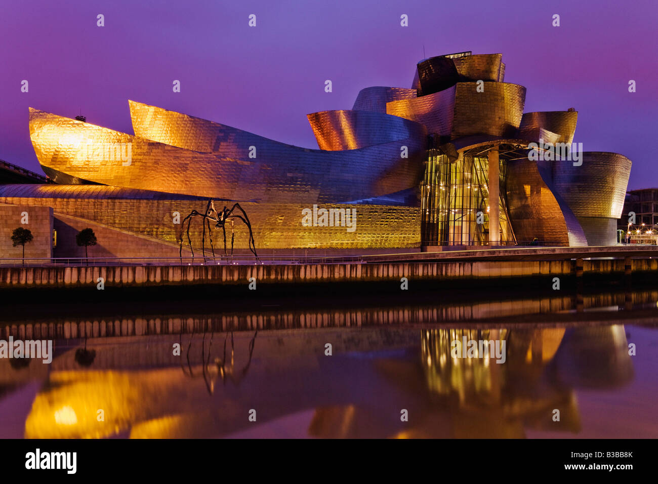 Guggenheim Museum et Nervion, Bilbao, Espagne Banque D'Images