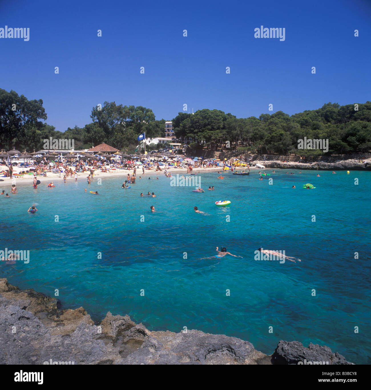 En scène - Cala Mondrago Calo Fonts de n'Alis - plage pavillon bleu - près de Porto Petro / Cala D'Or, la Côte Est de Majorque, Baleares. Banque D'Images