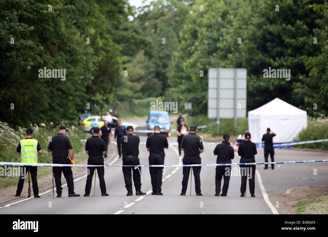 L'image montre une recherche judiciaire sur les lieux d'un meurtre Banque D'Images