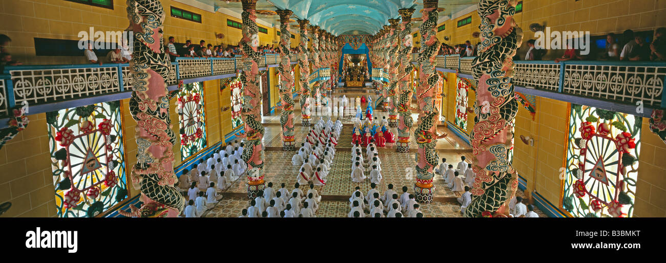 Vietnam, Tay Ninh, près de Saigon, Grand Temple de la religion cao dai, élevée au niveau de l'intérieur Banque D'Images