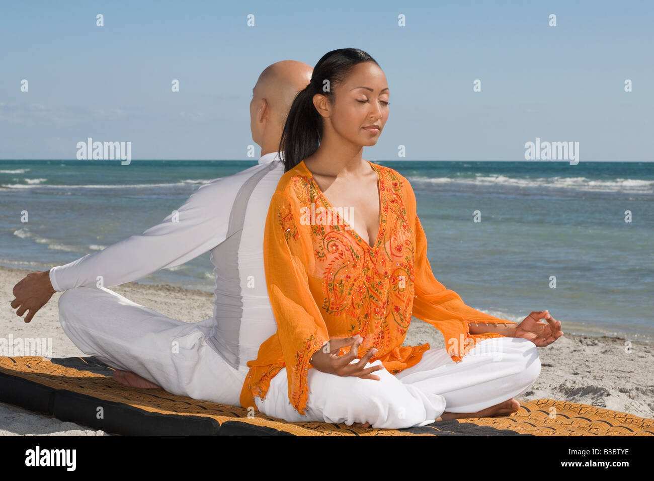 Woman meditating Banque D'Images