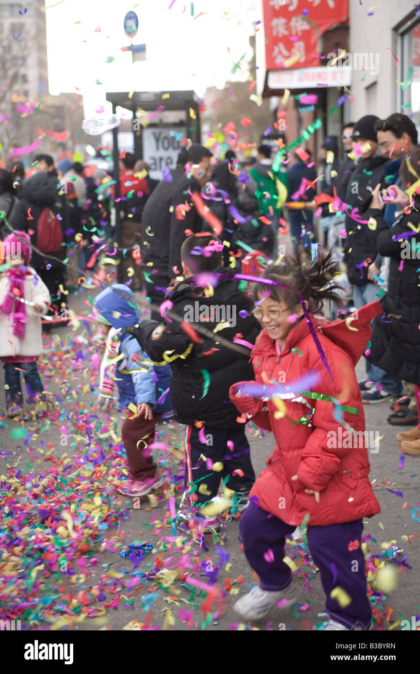 Les enfants aiment les festivités du Nouvel An chinois dans Chinatown New York City Banque D'Images