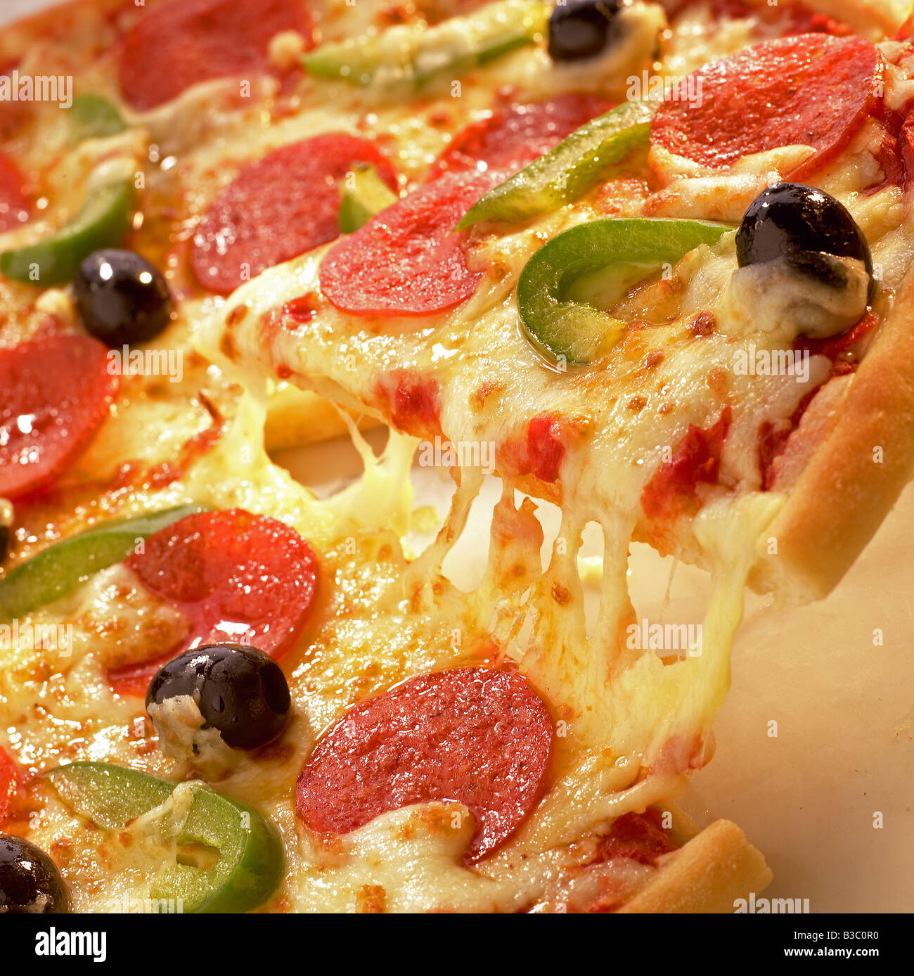 Prenant une diapositive de pizza Banque D'Images