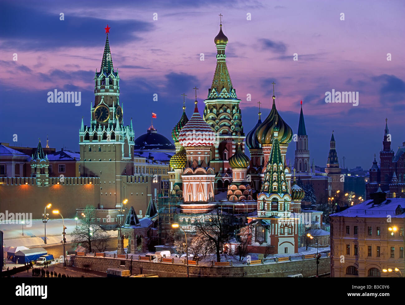 La cathédrale Saint-Basile chrétienne en neige de l'hiver, la Place Rouge, l'UNESCO World Heritage Site, Moscou, Russie, Europe Banque D'Images