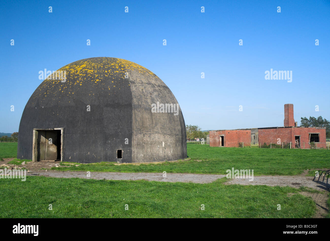 World War 2 aéronefs entraînement au tir Dôme à Pembrey Galles du Sud Banque D'Images