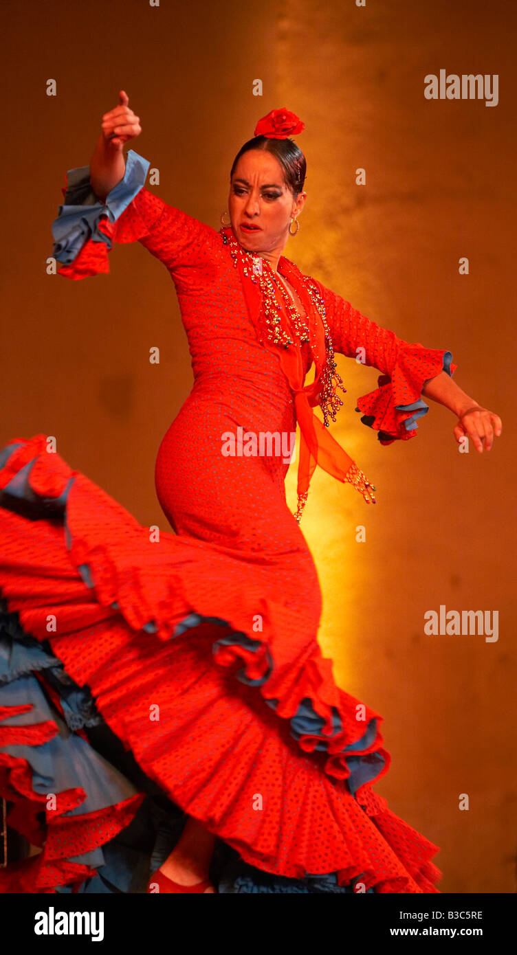 Maroc, Fes. Belen Maya effectue le Flamenco sur la scène de la porte Bab Makina pendant le Festival de Fès des Musiques du monde sacré. Banque D'Images