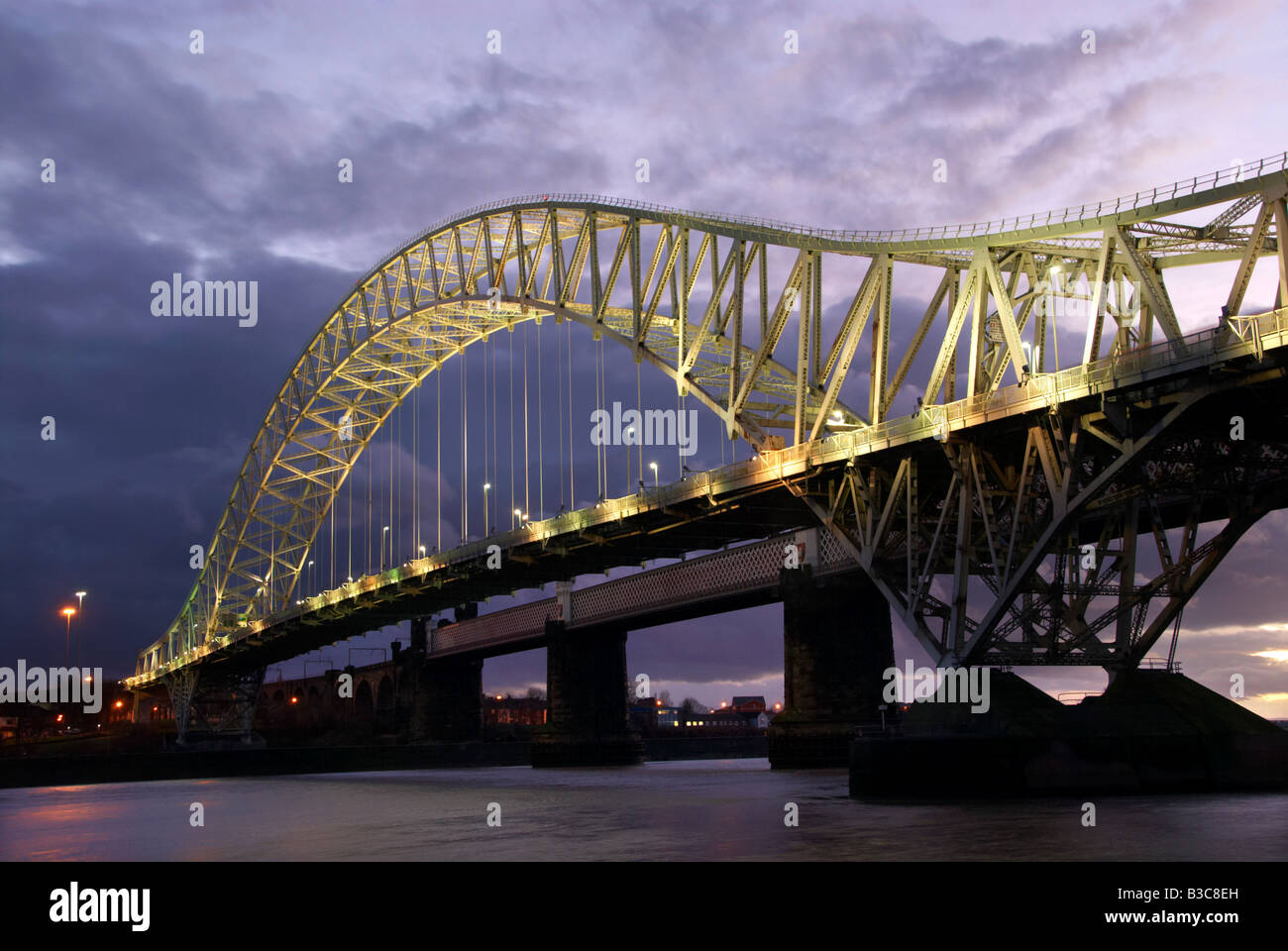 L'Runcorn Runcorn Cheshire UK Road Bridge Banque D'Images