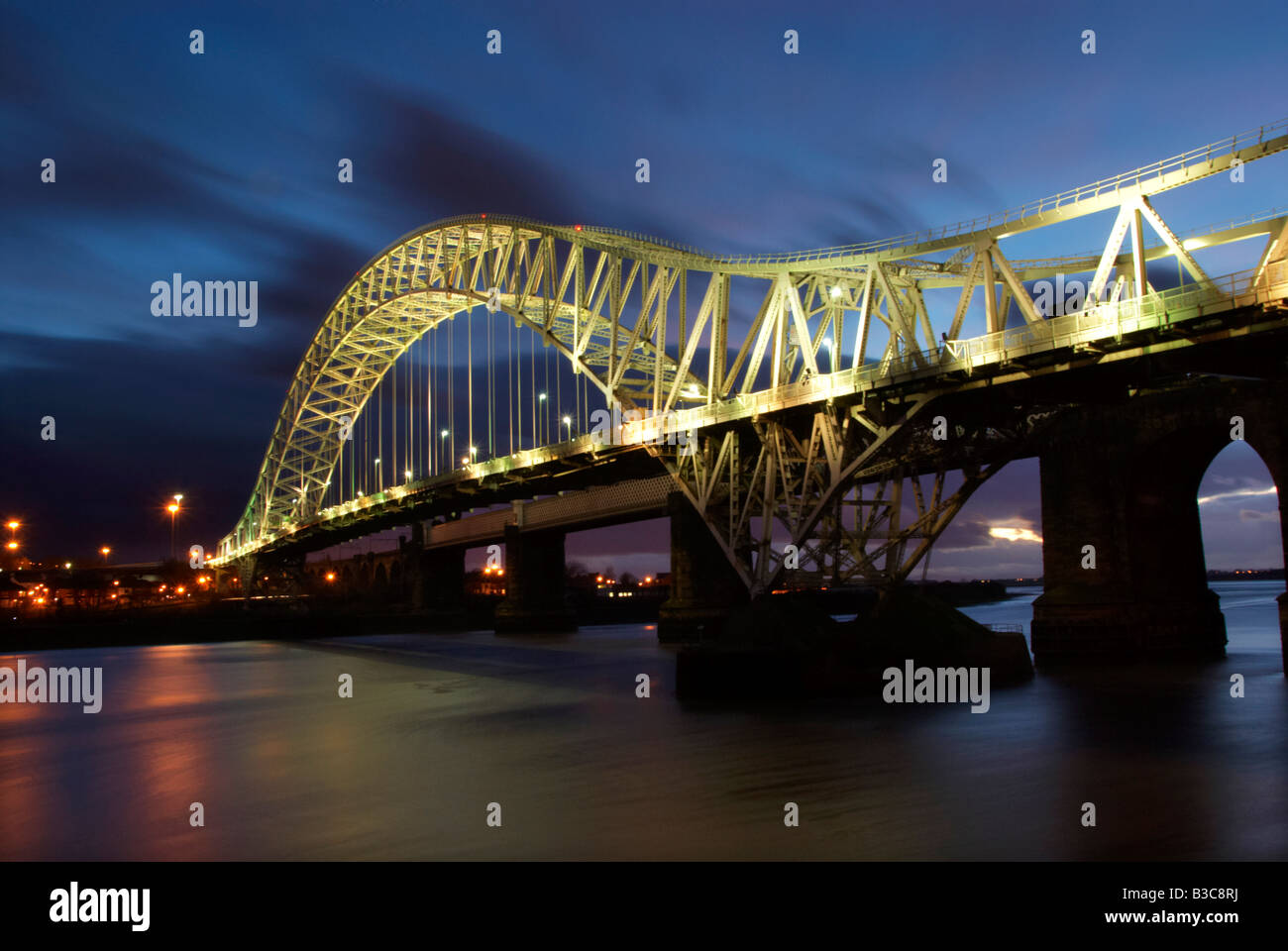 L'Runcorn Runcorn Cheshire UK Road Bridge Banque D'Images