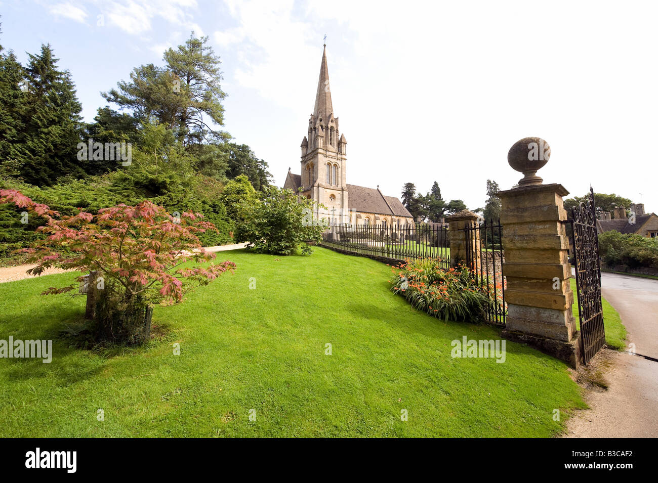 L'église St Mary Batsford Arboretum Gloucestershire Angleterre Banque D'Images