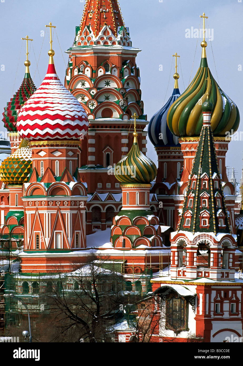 La Russie, Moscou, Place rouge, Cathédrale St basilics en hiver neige Banque D'Images