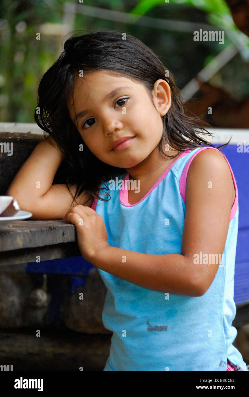 Village du Costa Rica girl à Tortuguero, Costa Rica, Amérique Centrale Banque D'Images