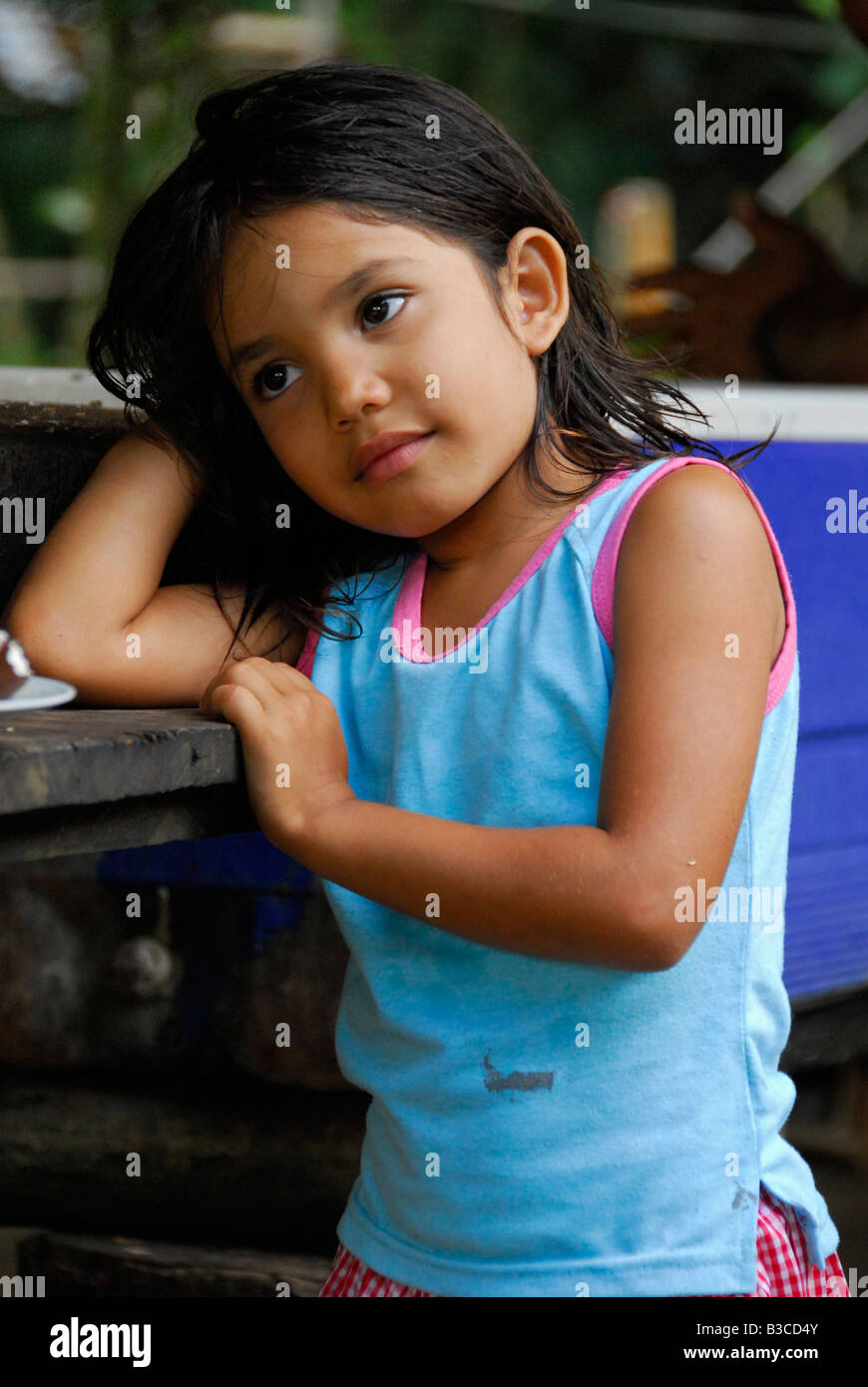 Village du Costa Rica girl à Tortuguero, Costa Rica, Amérique Centrale Banque D'Images