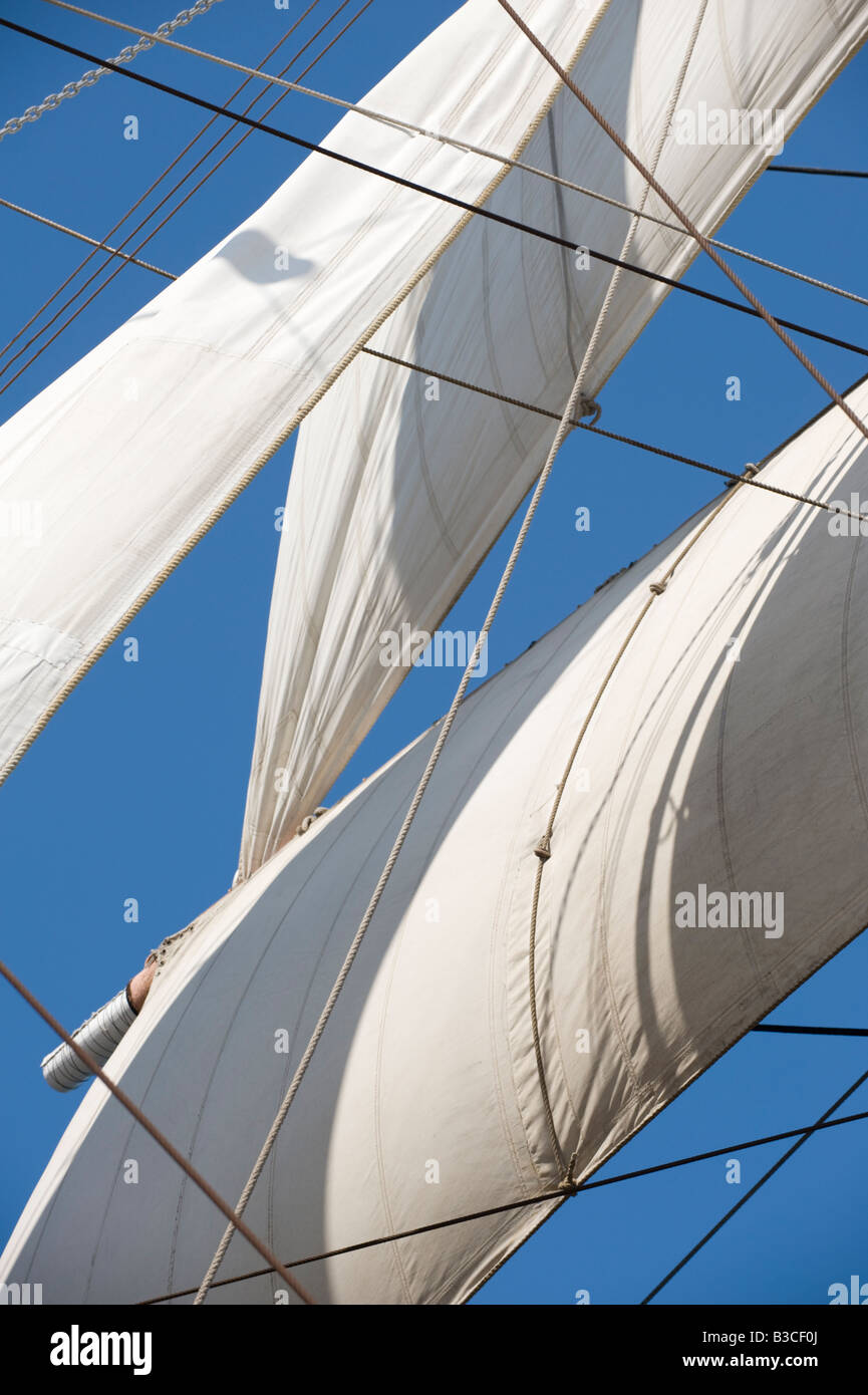 Voiles et gréement du grand voilier Star of India amarré à San Diego, Californie Banque D'Images