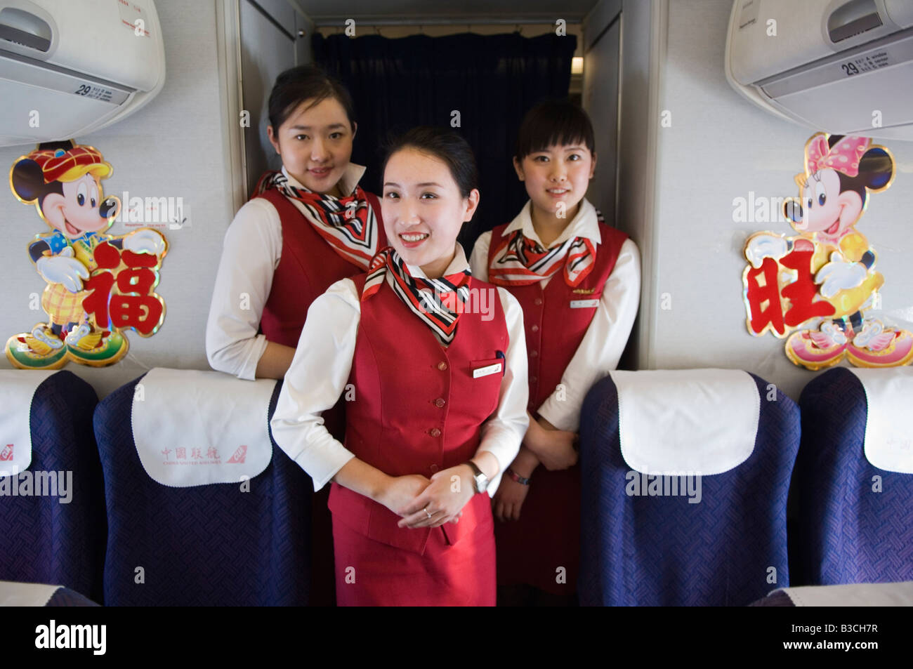 La Chine, Beijing. Nouvel An chinois - agents de bord sur un Nouvel An vol transportant les passagers à leurs villes d'origine. Banque D'Images