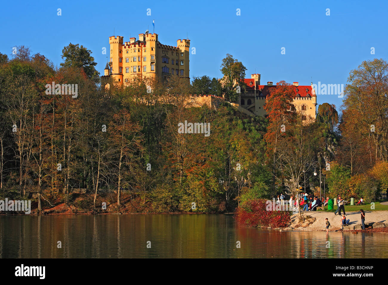 Château de Hohenschwangau allumé château du Haut Swan a été le comté de résidence de la petite enfance du Roi Ludwig II de Bavière et a été construit Banque D'Images