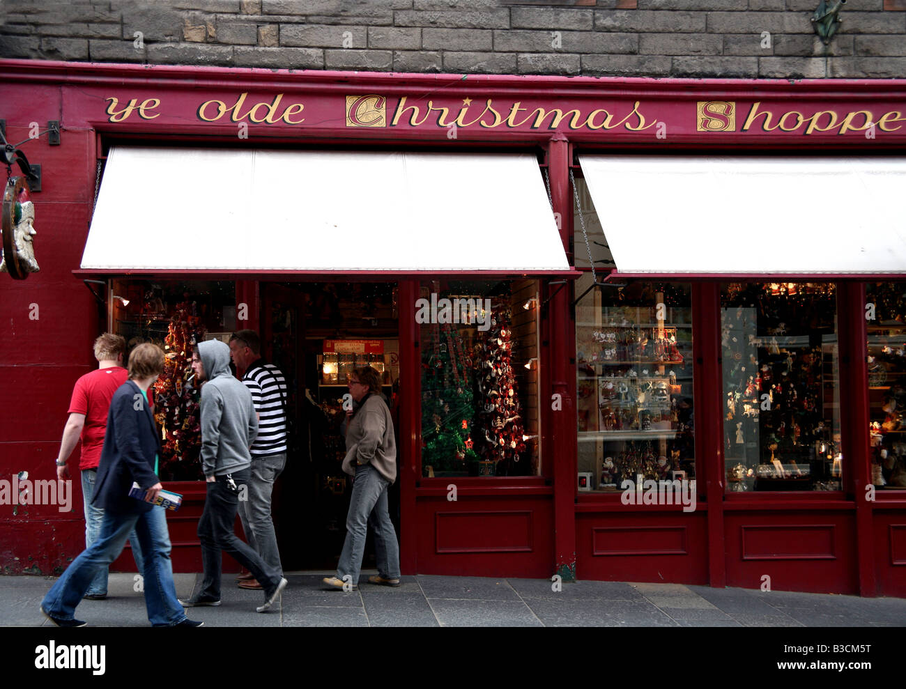 Boutique de Noël toute l'année à Edinburgh's Royal Mile Banque D'Images