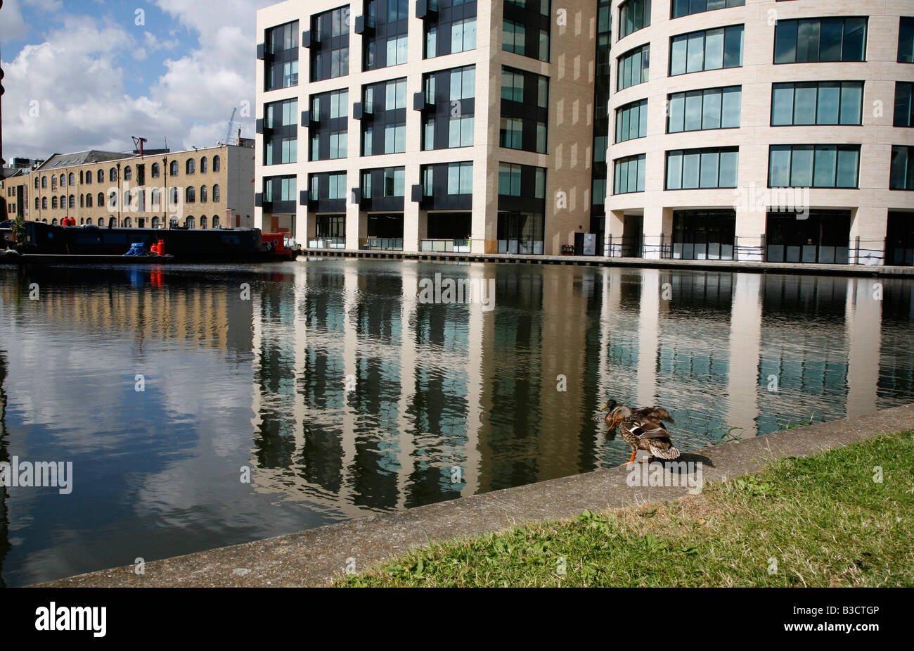 Regents Canal au bassin Battlebridge, Kings Cross, London Banque D'Images