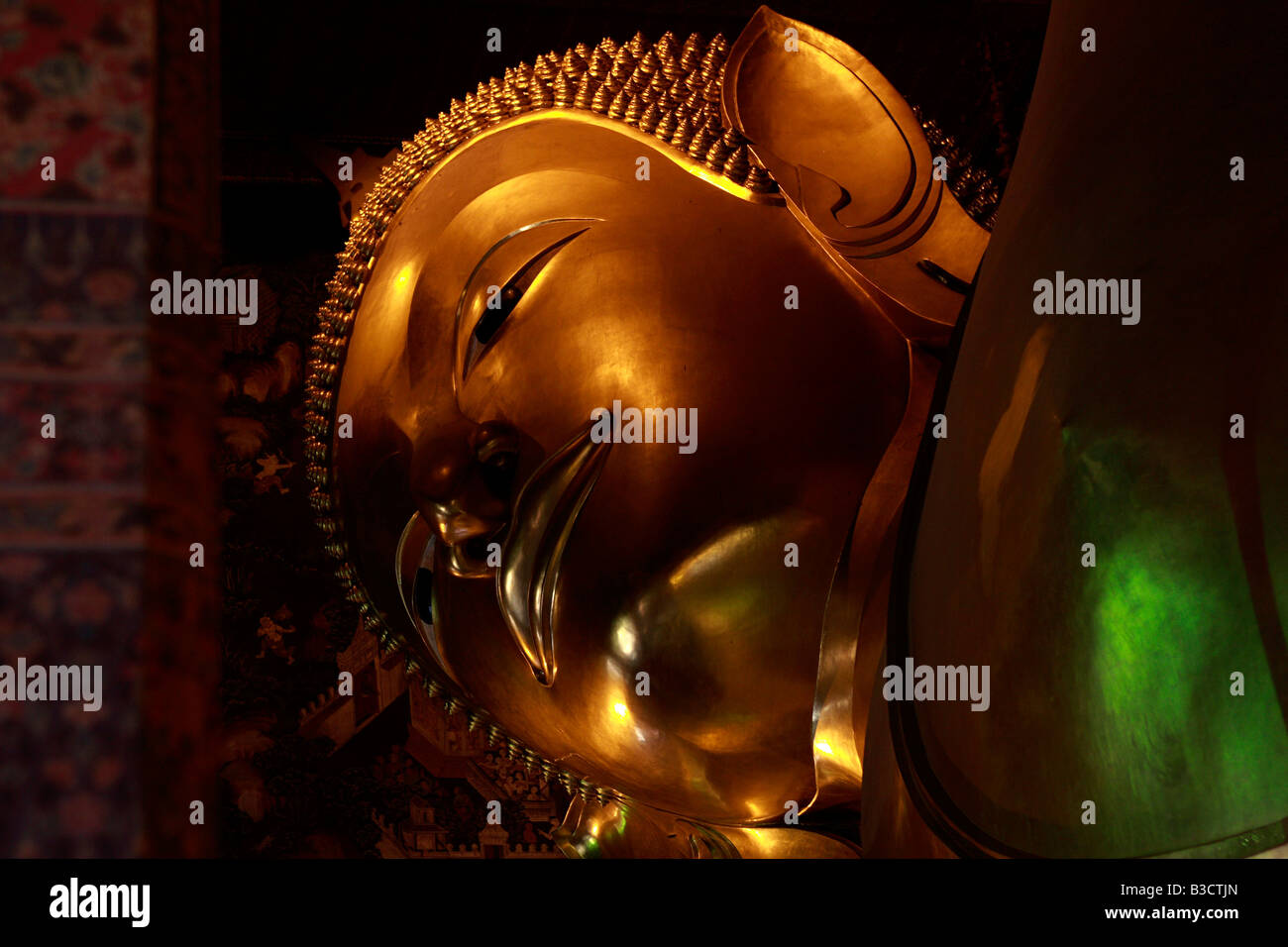 Bouddha couché libre au temple de Wat Pho à Bangkok, Thaïlande. COPYRIGHT Arthur Jones Dionio Banque D'Images