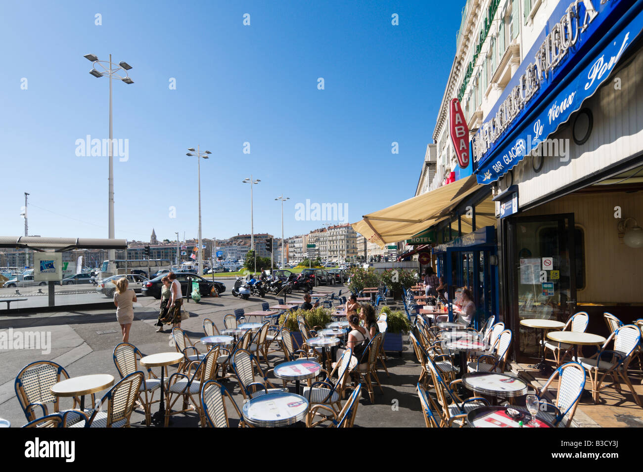 Le Harbourfront Cafe Bar sur le Quai des Belges, quartier Vieux Port,  Marseille, la Côte d'Azur, France Photo Stock - Alamy