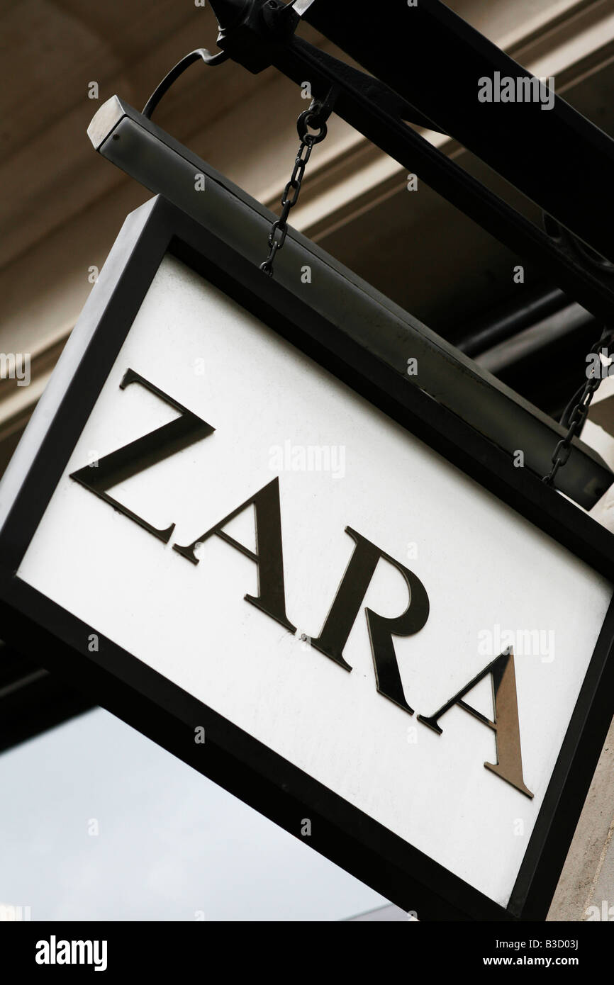Signe de boutique Zara Photo Stock - Alamy