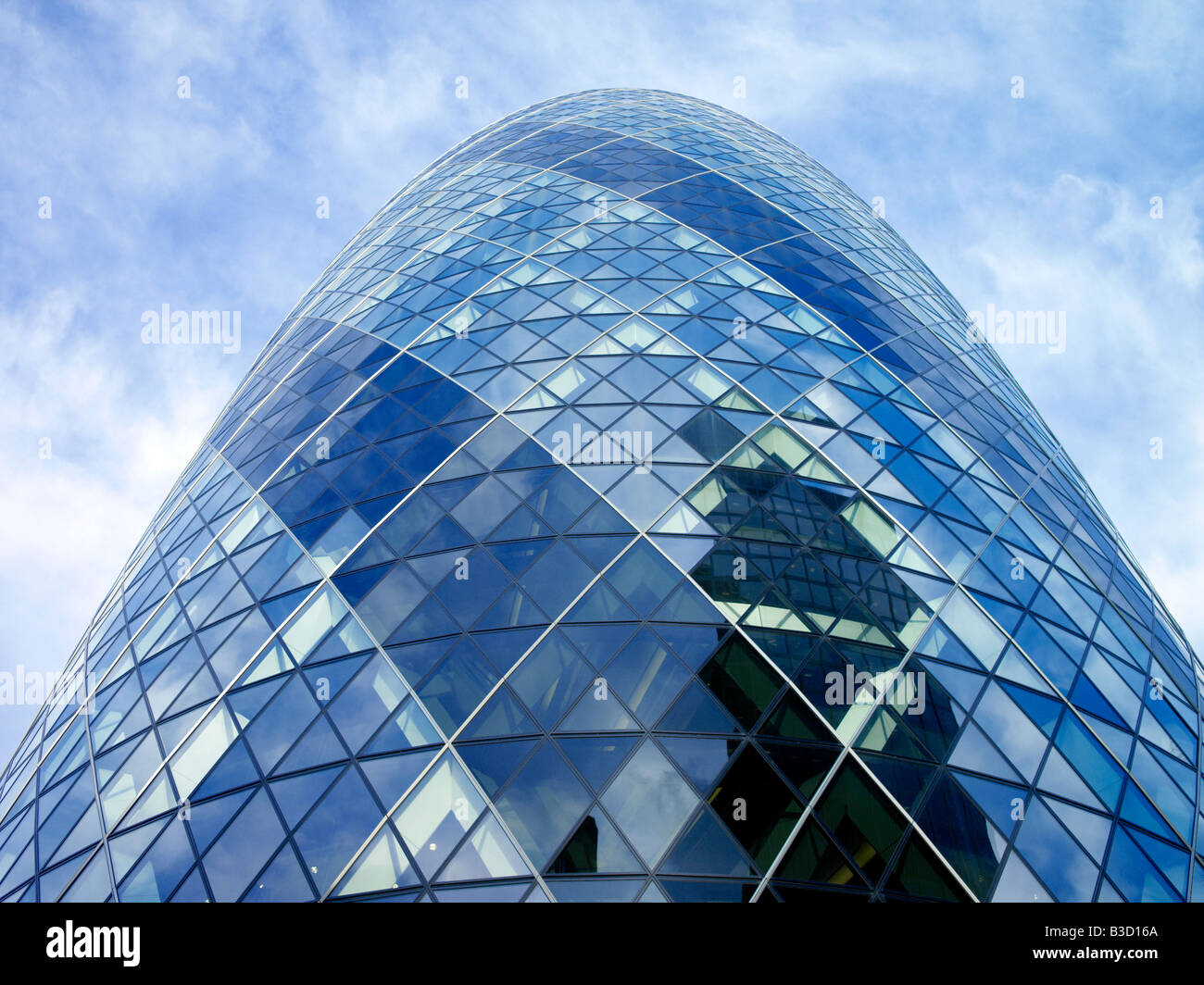 Le Gherkin building situé à Londres, en Angleterre. Banque D'Images