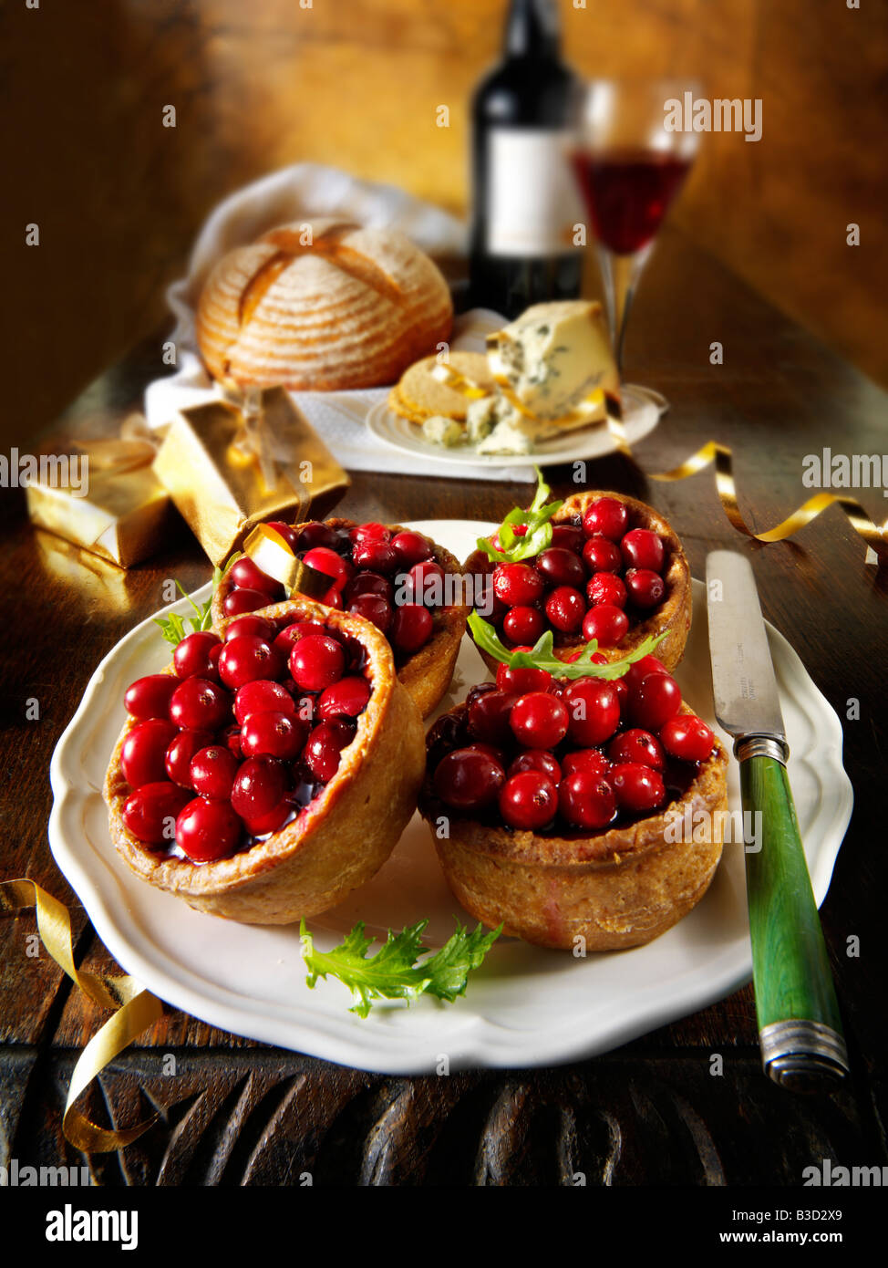 Garni de canneberges pork pie - hiver traditionnelle britannique 'Noël' alimentaire Banque D'Images