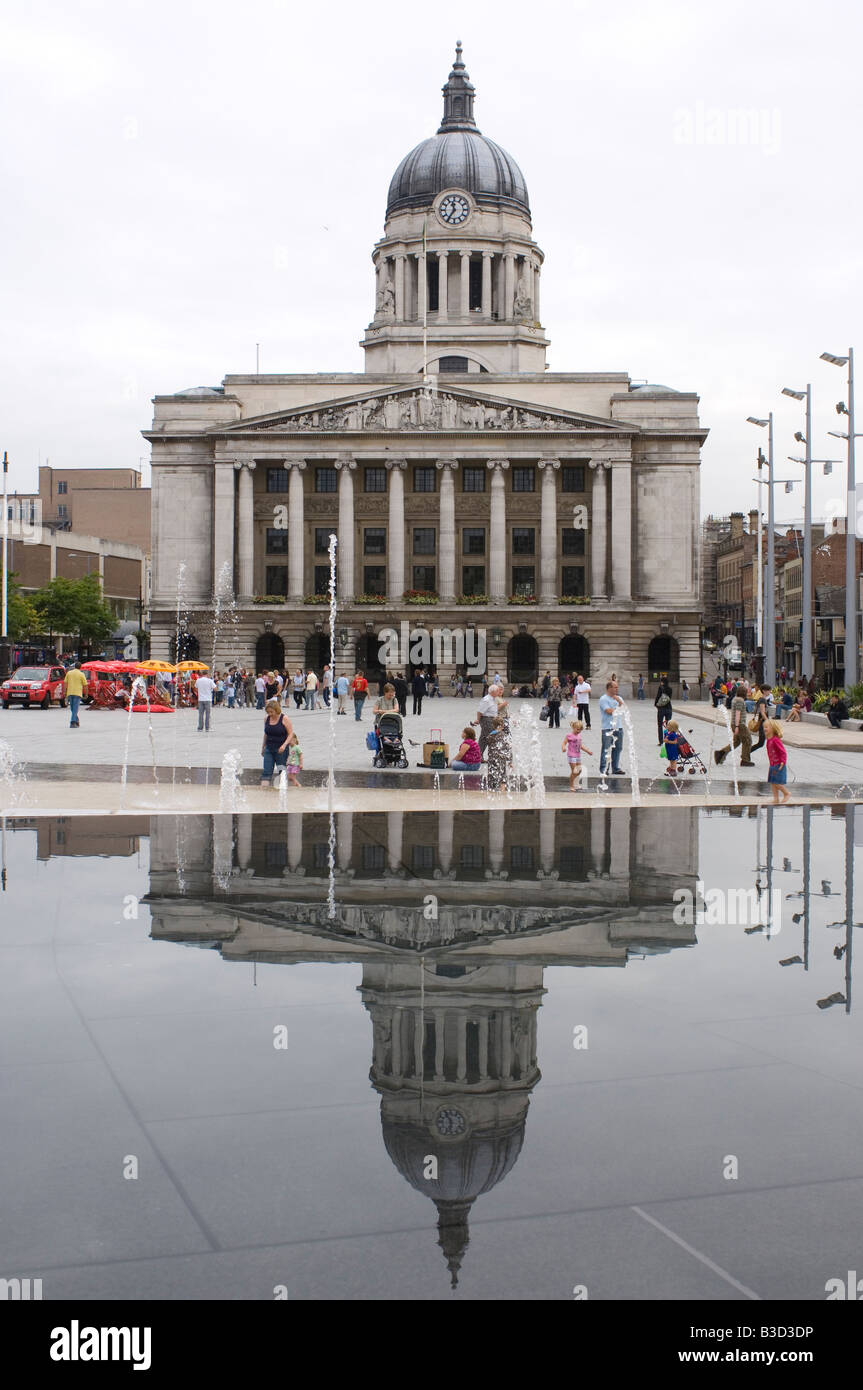 Nottingham City / Town Hall et de l'eau des fontaines Banque D'Images