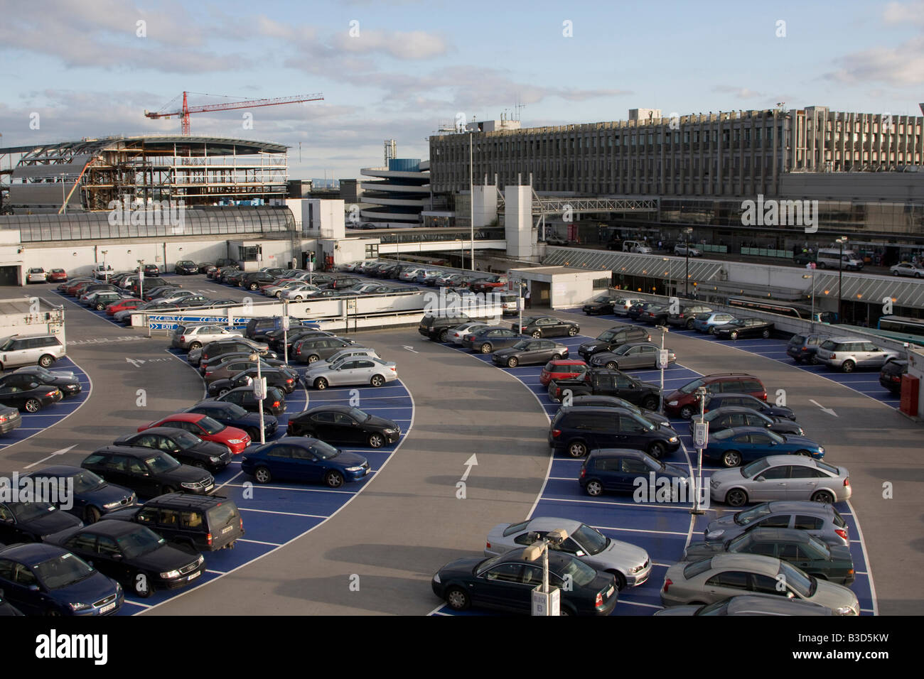 Parking terminal 1 Aéroport international de Dublin Irlande République  d'Irlande EIRE Photo Stock - Alamy