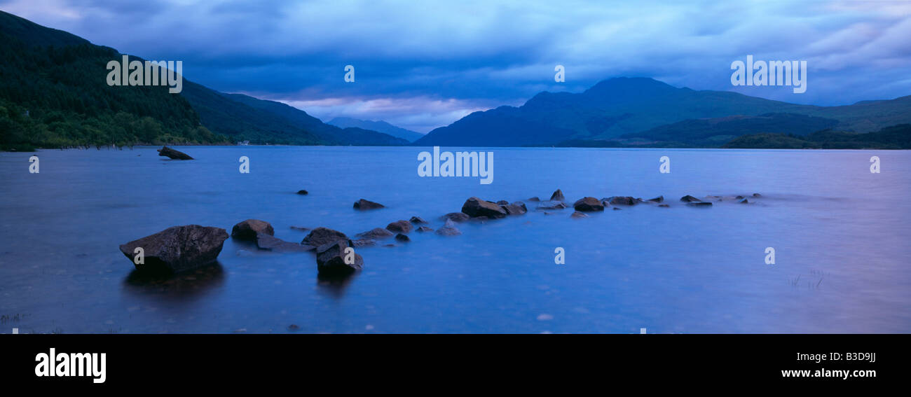 Vue sur le Ben Lomond de Luss, sur le Loch Lomond, Ecosse, Royaume-Uni Banque D'Images