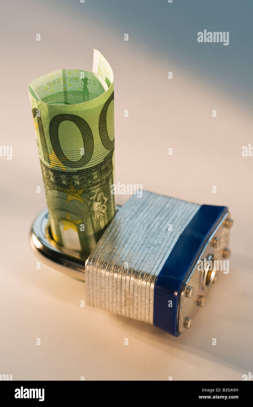 100 Euros avec verrouillage Banque D'Images
