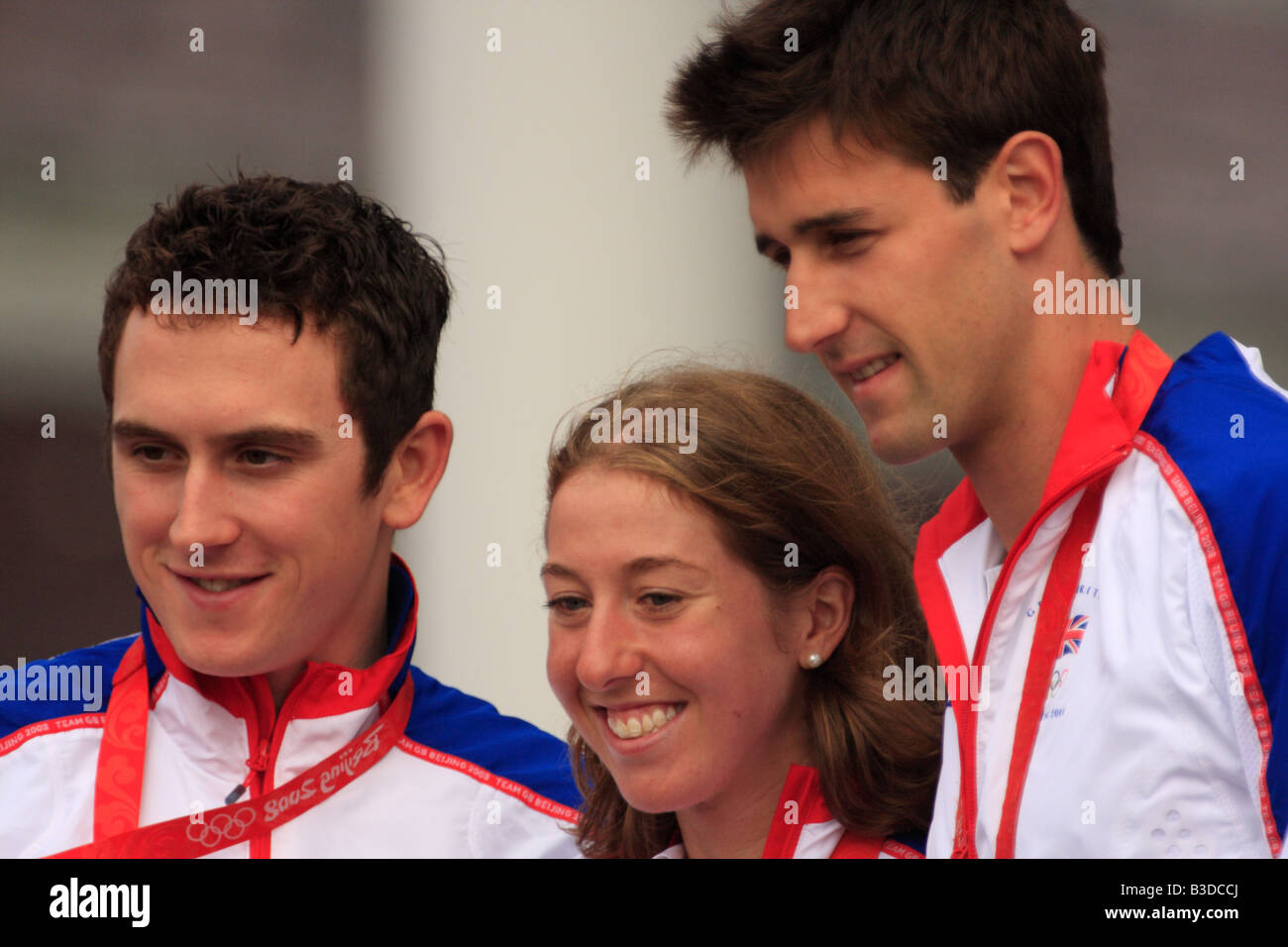 Geraint Thomas, Nicole Cooke, et Tom James, qui ont tous remporté des médailles d'or au Jeux Olympiques de 2008 à Beijing, lors d'une cérémonie à Cardiff Banque D'Images